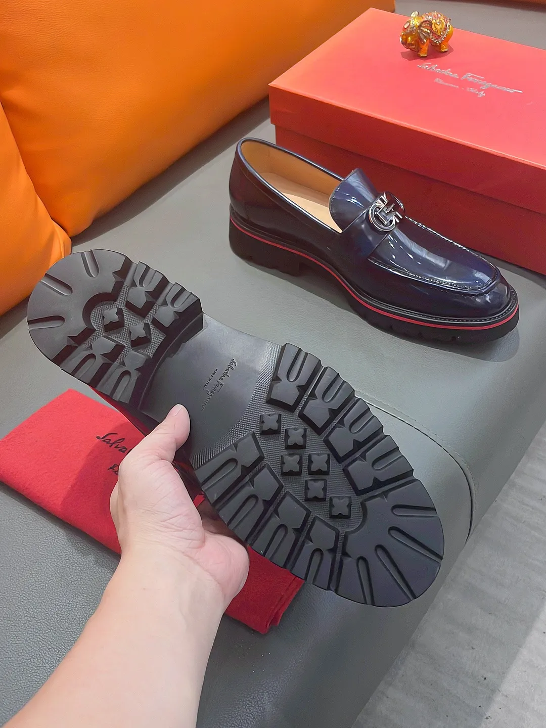 Men's shoes FERRAGAMO "Ferragamo" P540 Regular size: 39-44 (38, 45, 46, 47 customized) (suit shoes) Product materials: Selected first-layer cowhide upper, imported sheepskin lining; original outsole.